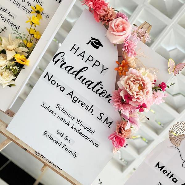 jual sewa flower box happy graduation simple sidoarjo surabaya