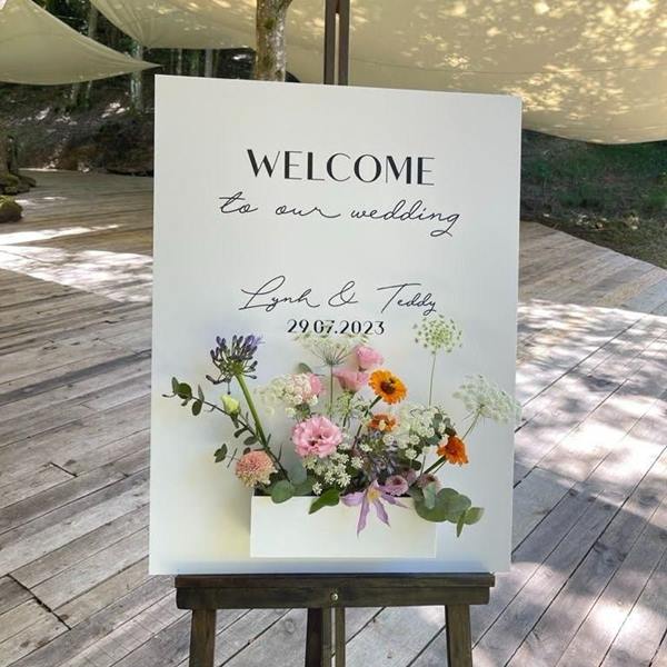 jual sewa flower box welcome to the wedding lynh & teddy simple sidoarjo surabaya