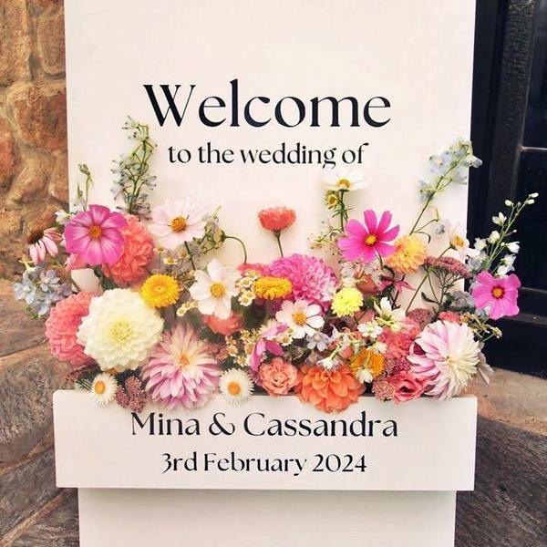 jual sewa flower box welcome to the wedding mina & cassandra rectangle sidoarjo surabaya